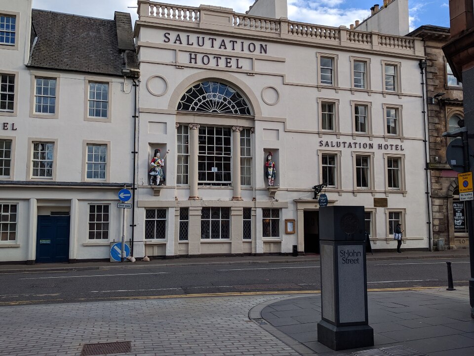 The Salutation Hotel (Credit: Rob Purvis, Creative Commons Attribution-Share Alike 2.0)